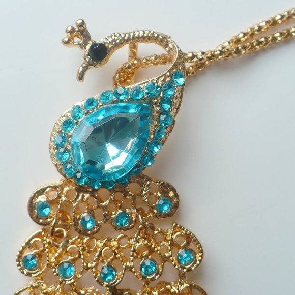 ❤️ Rhinestone Peacock Pendant Necklace Teal and Gold-tone, With Movable Tail - Picture 6 of 9
